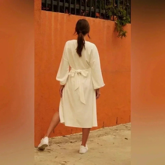 Elegance Unveiled: The Bow-Back Midi Dress - Picture 3 of 3